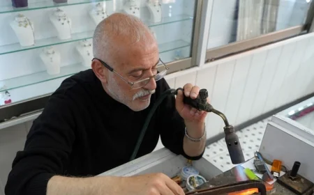 Bayburt'un tek ustası: Baba mesleğini çeyrek asırdır sürdürüyor