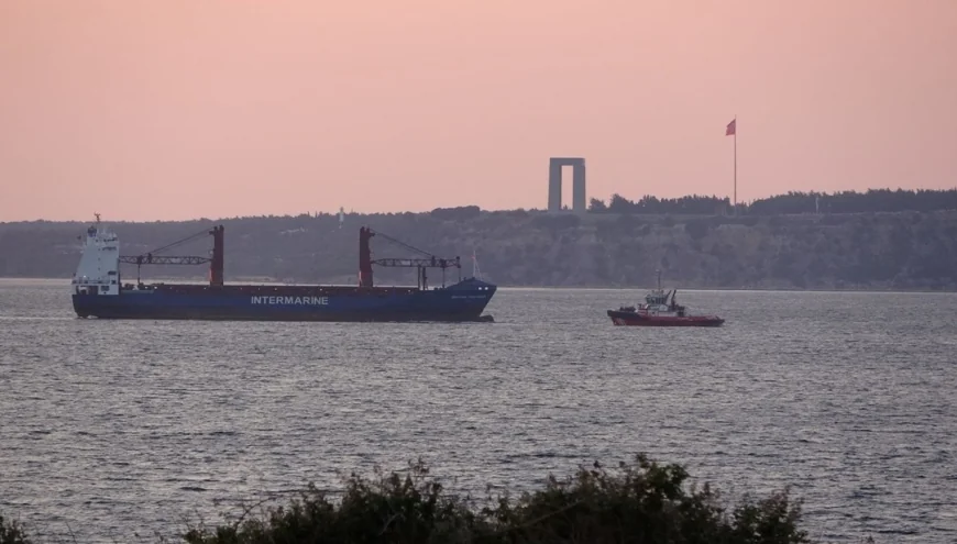 Çanakkale Boğazı'ndan geçen yük gemisinde yangın çıktı